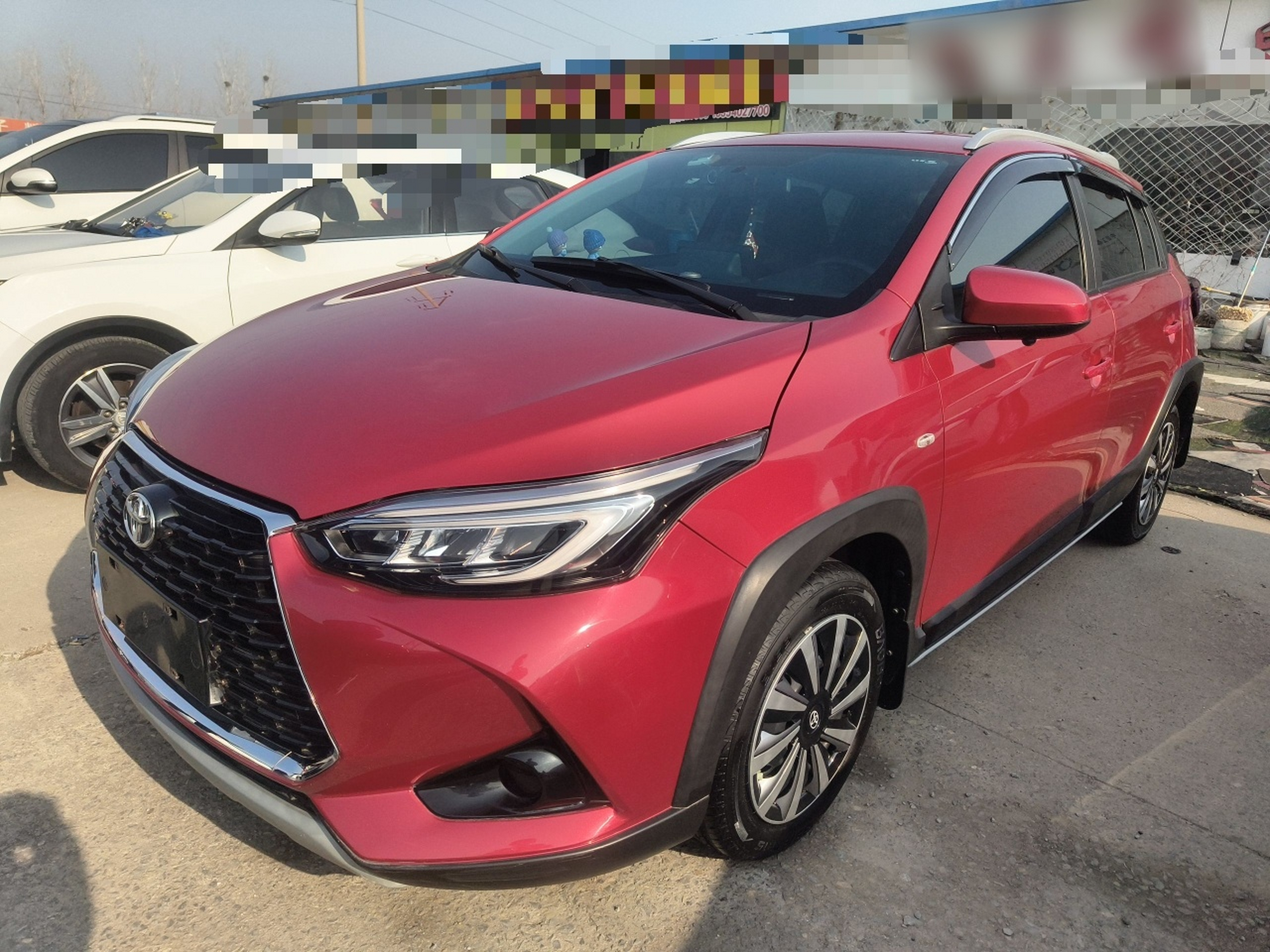 تحت مقدمة السيارة