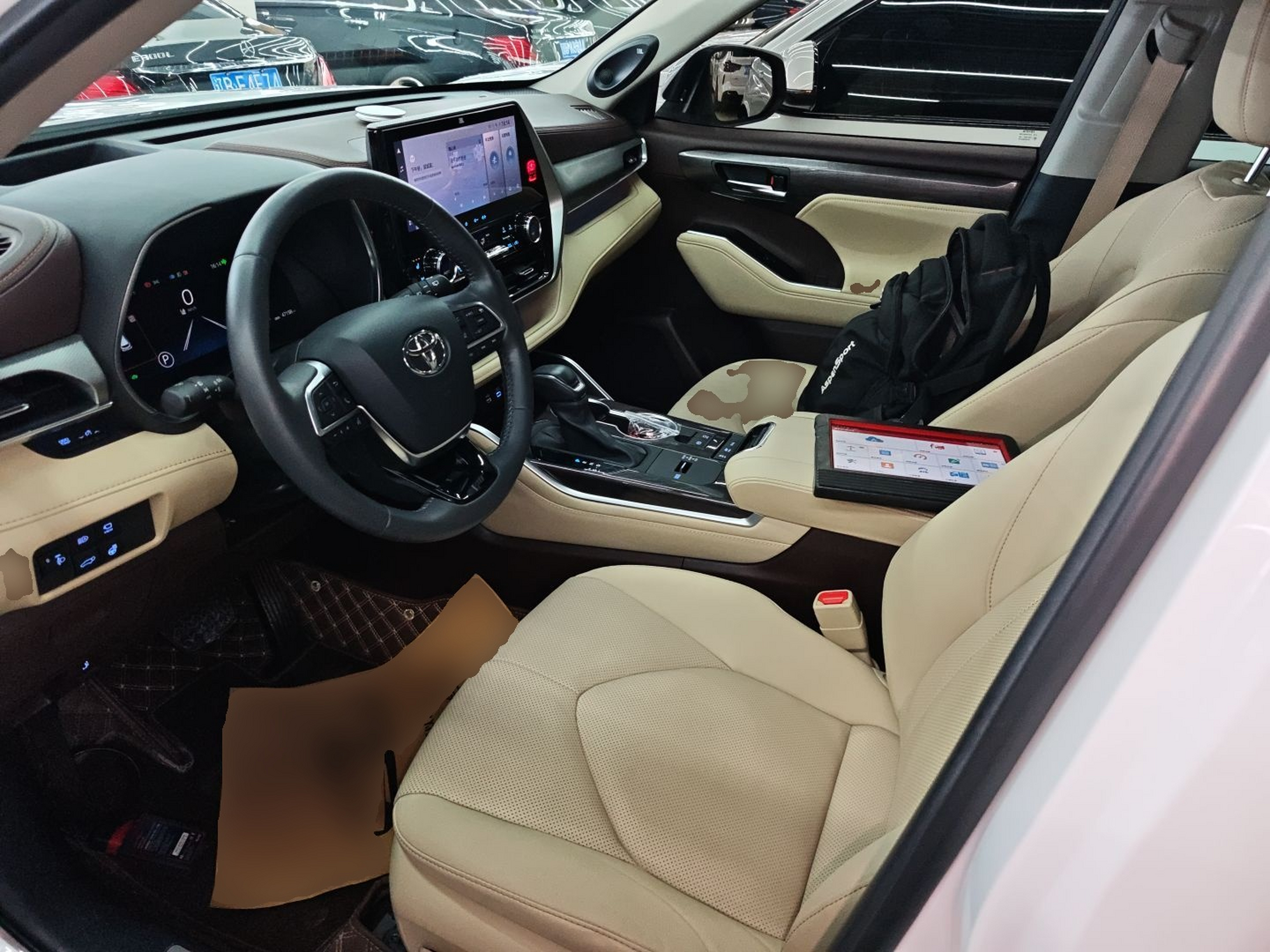 المقاعد الأمامية داخل السيارة