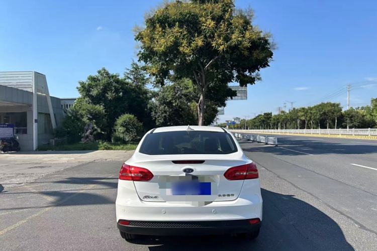 Used Ford Focus 2018 Sedan Classic 1.6L Automatic Trendy SmartDrive Edition
