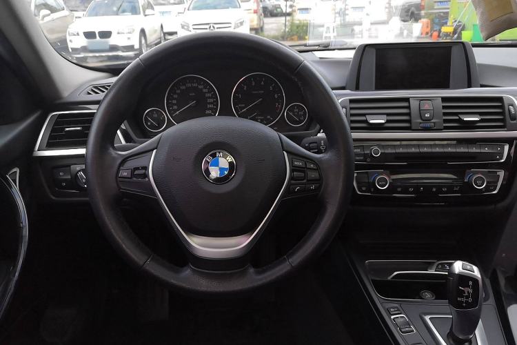 Used BMW 3 Series 2016 320Li Ambition Model
