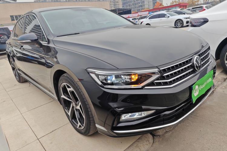 Used Volkswagen Magotan 2023 2 Million Units Limited Edition 330TSI DSG Leading Version
