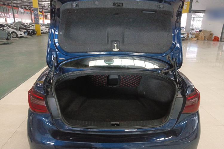 Used Infiniti Q50L 2018 2.0T Enjoyment Version China VI Standard
