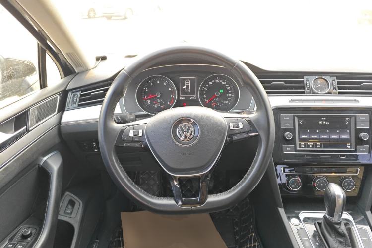 Used Volkswagen Magotan 2018 330TSI DSG Advanced Model
