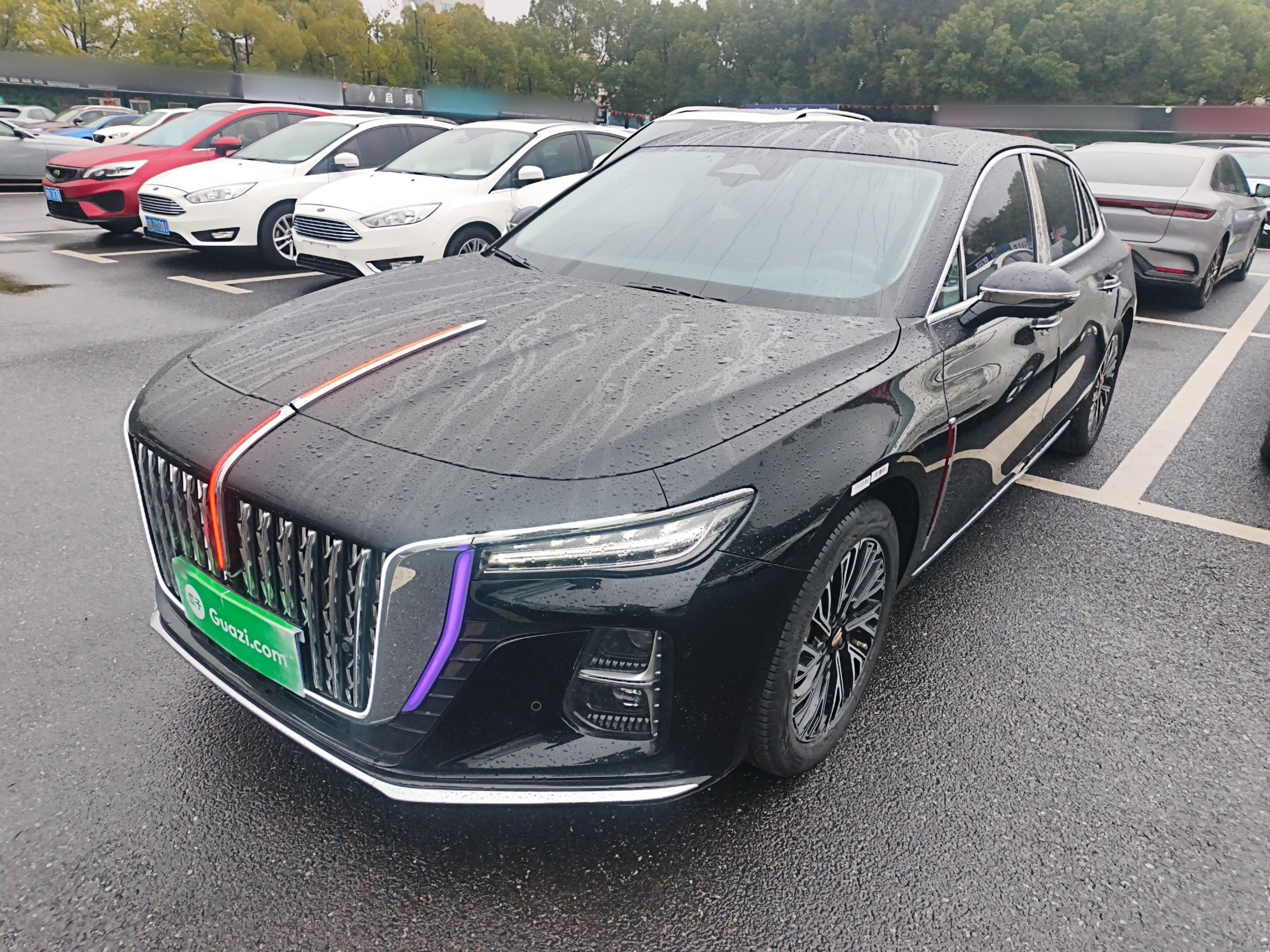 Под передней частью автомобиля