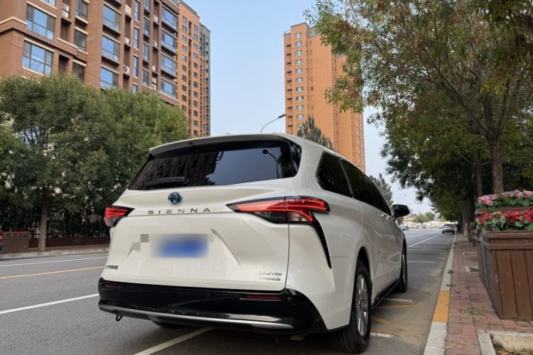 Used Toyota Sienna 2021 2.5L Hybrid Premium Edition
