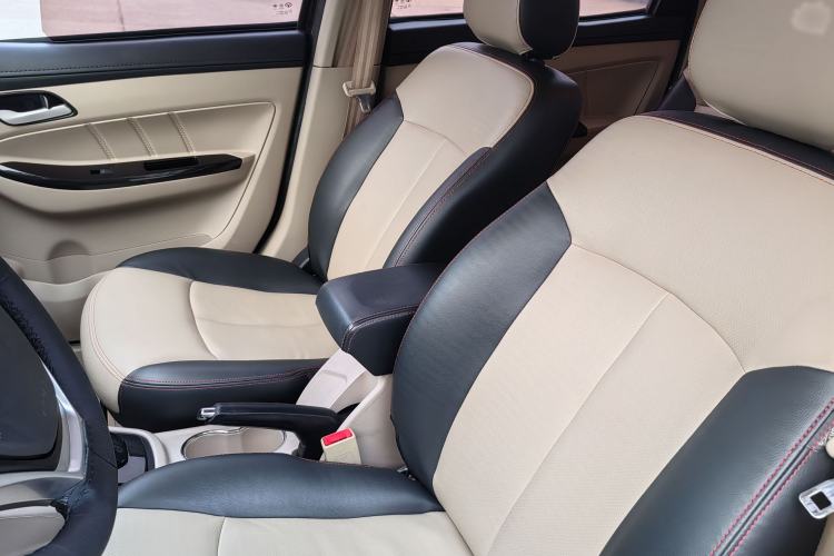 Used FAW Yingzhi 737 2016 1.5L CVT Luxury Navigation Edition
