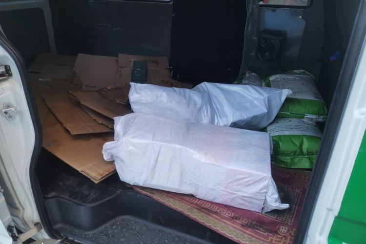 Used Iveco Daily 2023 2.5T A35M1 Multi-Purpose Passenger Vehicle Short Wheelbase Mid-Roof Design Dual Side Sliding Doors Automatic Transmission
