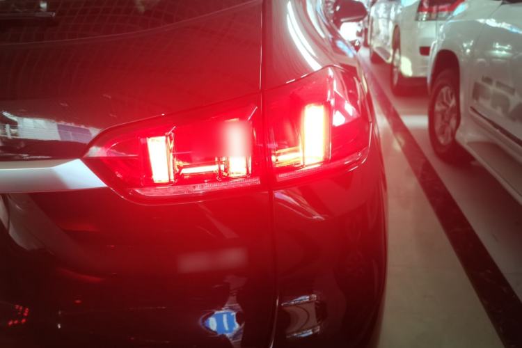 Used Wey VV5 2019 1.5T Two-Wheel Drive Color Pioneer
