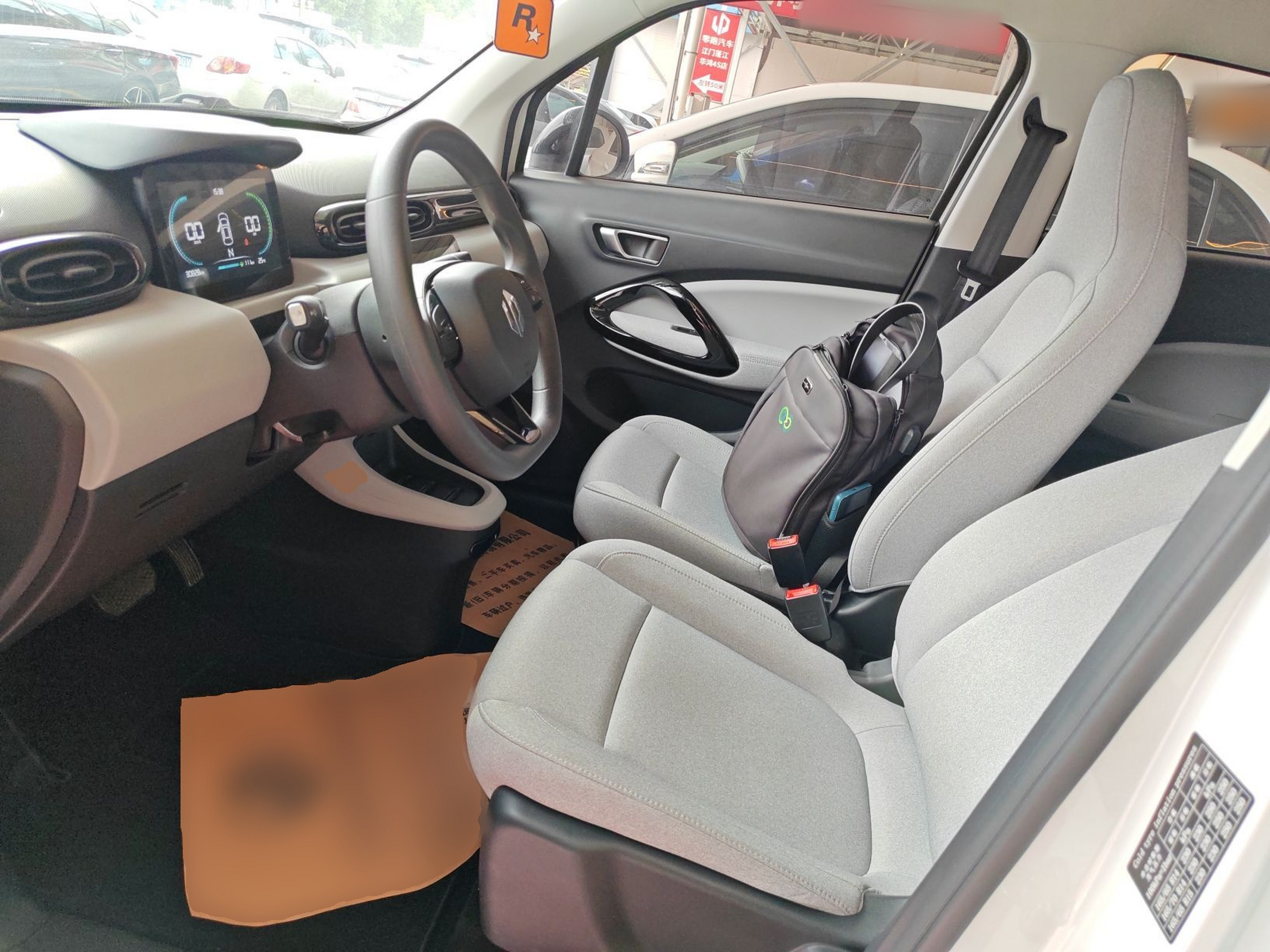 Переднее сиденье в автомобиле