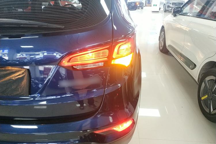 Used Hyundai Santa Fe 2017 2.0T Automatic Two-Wheel Drive Smart Version 7 Seats