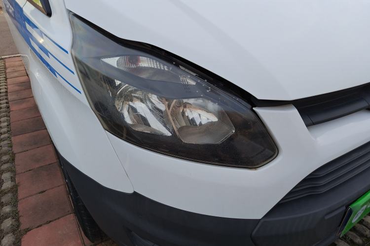 Used Ford Transit 2017 2.0T Diesel Multi-Purpose Commercial Vehicle Short Wheelbase Low Roof China V Standard