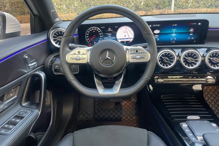 Used Mercedes-Benz A-Class 2022 Revised Version A 200 L Sport Sedan Fashionable Style
