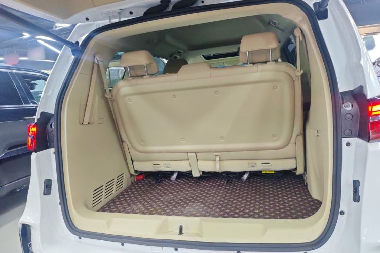 Used Buick GL8 2023 Facelifted Land Cruiser Executive Luxury Version
