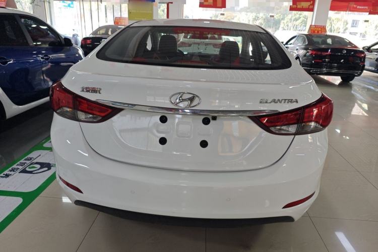 Used Hyundai Elantra 2016 1.6L Automatic Smart Version
