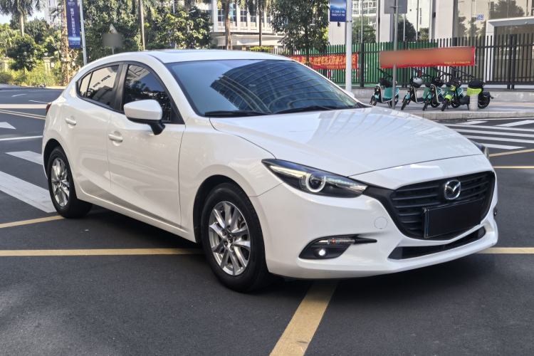 Used Mazda Mazda 3 Axela 2019 Cloud-Controlled Edition Hatchback 1.5L Automatic Luxury Model China VI Standard
