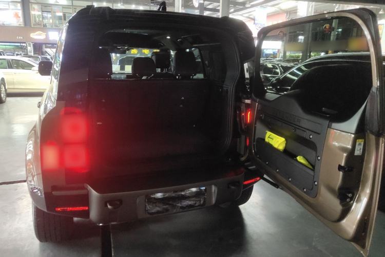 Used Land Rover Defender 2023 Facelift 110 3.0T P400 X-DYNAMIC HSE
