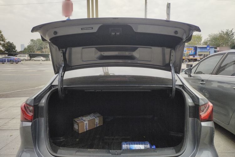 Used Roewe i5 2023 1.5L Manual Comfort Edition
