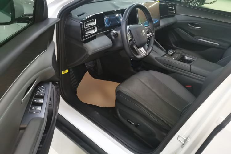 Used BYD Qin L 2024 DM-i 120KM Excellence Model
