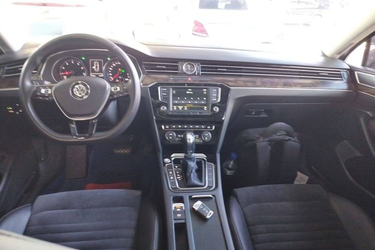 Used Volkswagen Magotan 2017 330TSI DSG Luxury Model
