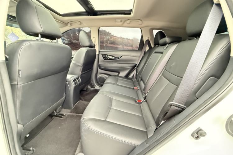 Used Nissan X-Trail 2023 Classic 2.0L Two-Wheel Drive Smart Connect Premium Edition
