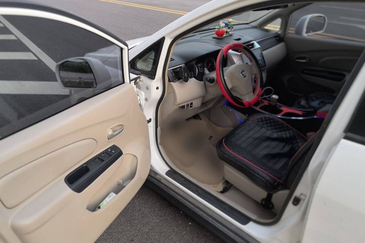 Used Venucia D50 2015 1.6L Manual Fashion Edition
