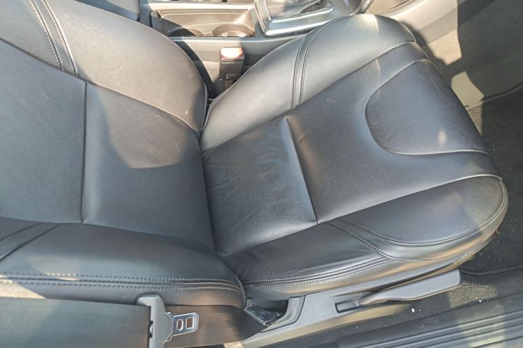 Used Volvo V40 2015 1.6T Zhiyi Edition
