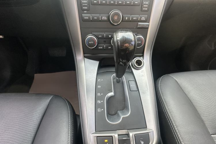 Used Chevrolet Captiva 2015 2.4L 4x4 Flagship Edition 7-Seater
