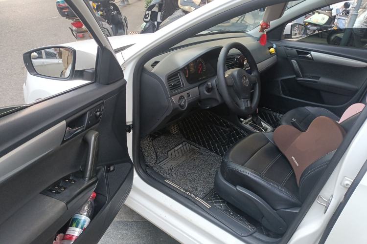 Used Volkswagen Lavida 2013 Revised Classic 1.6L Automatic Fashion Edition