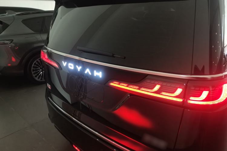 Used VOYAH Dream 2025 PHEV Four-Wheel Drive Prestige Kunpeng Edition
