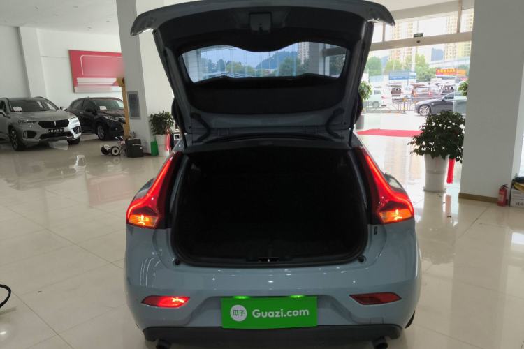 Used Volvo V40 2018 T4 Zhiya Edition
