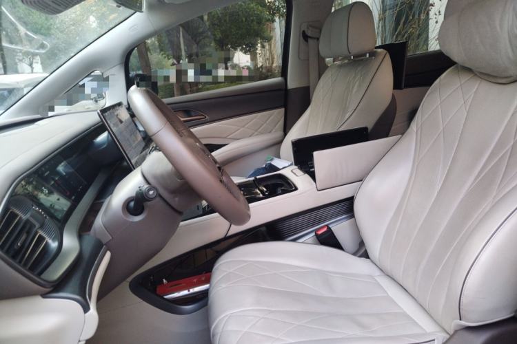 Used Denza D9 2022 DM-i 970 Four-Wheel Drive Prestige Model
