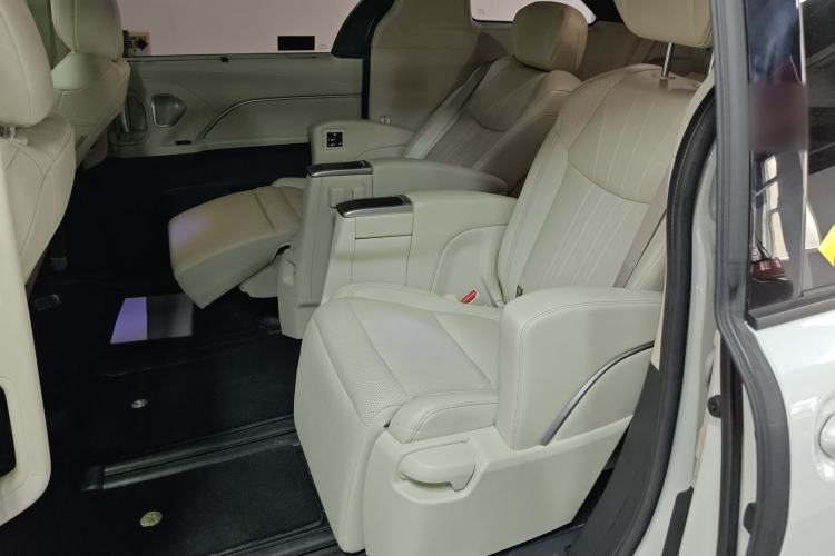 Used Toyota Sienna 2024 2.5L Hybrid Prestige Deluxe Edition
