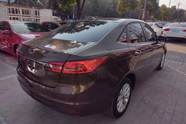 Used Ford Escort 2015 1.5L Automatic Fashion Model
