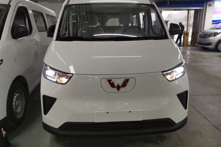 Used Wuling Yangguang 2025 Model 310KM Bus Edition—Customized by CATL
