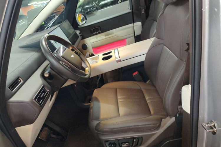 Used Li Auto MEGA 2024 Ultra Model
