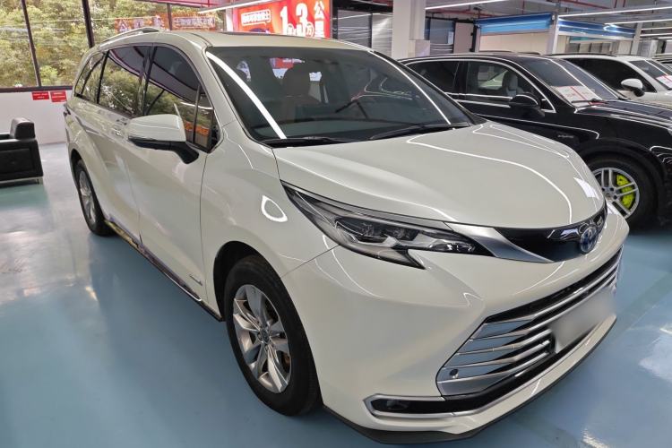 Used Toyota Sienna 2021 2.5L Hybrid Platinum Edition
