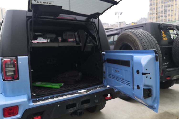 Used  BJ40 2023 2.0T Automatic Four-Wheel Drive Urban Hunter Edition Chivalrous Type
