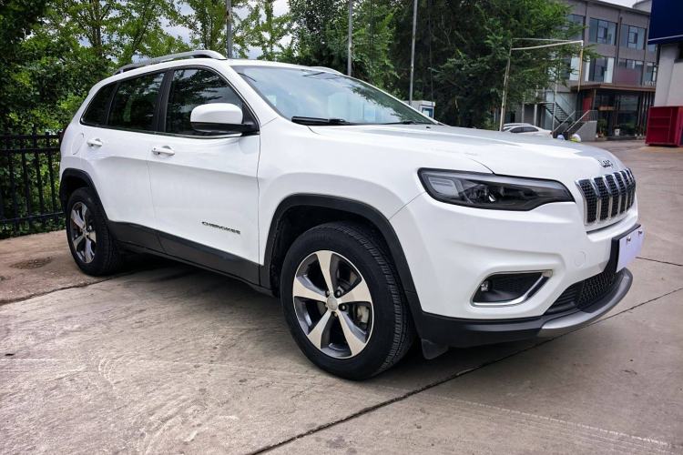 Used  Cherokee 2019 2.0T Four-Wheel Drive Explorer Edition + Autonomous Driving Smart Package China VI