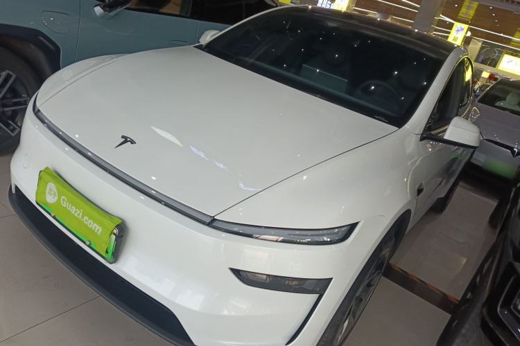 Used Tesla Model Y L 2025 Long-Range All-Wheel-Drive Version
