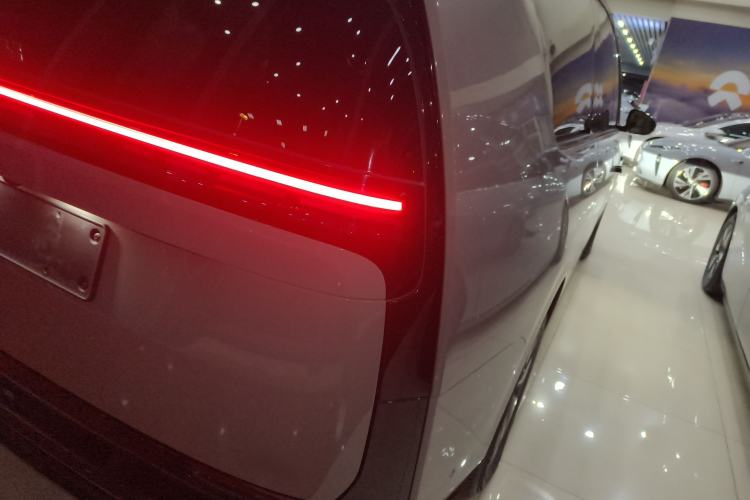 Used Li Auto MEGA 2024 Ultra Model
