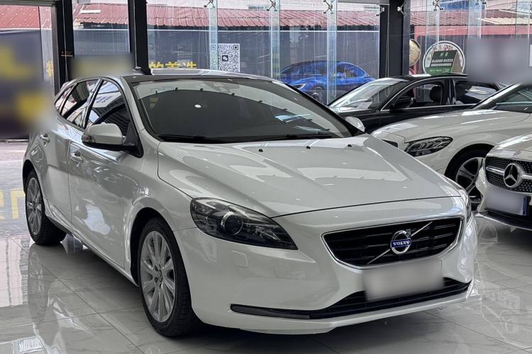 Used Volvo V40 2015 1.6T Zhiyi Edition