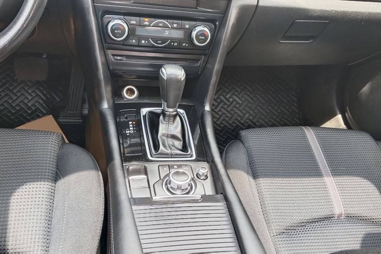 Used Mazda Mazda 3 Axela 2017 Sedan 1.5L Automatic Luxury Model China VI Standard
