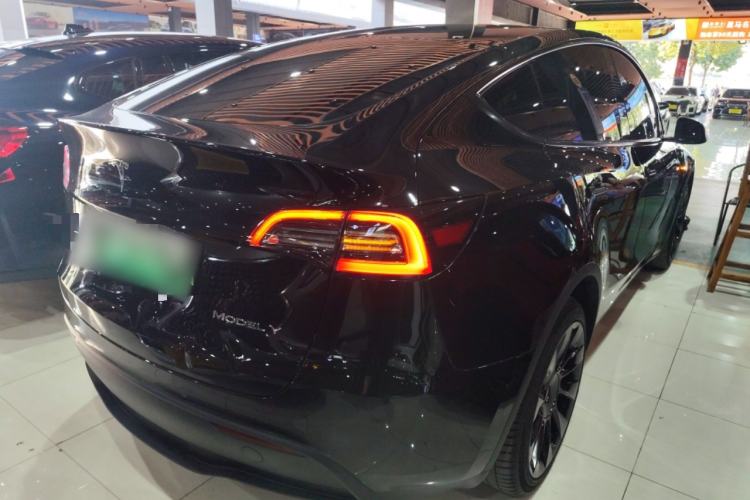 Used Tesla Model Y 2023 Long-Range All-Wheel-Drive Version
