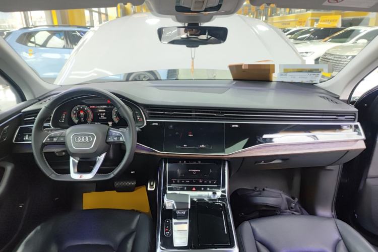 Used Audi Q7 2021 55 TFSI quattro S line Sport model
