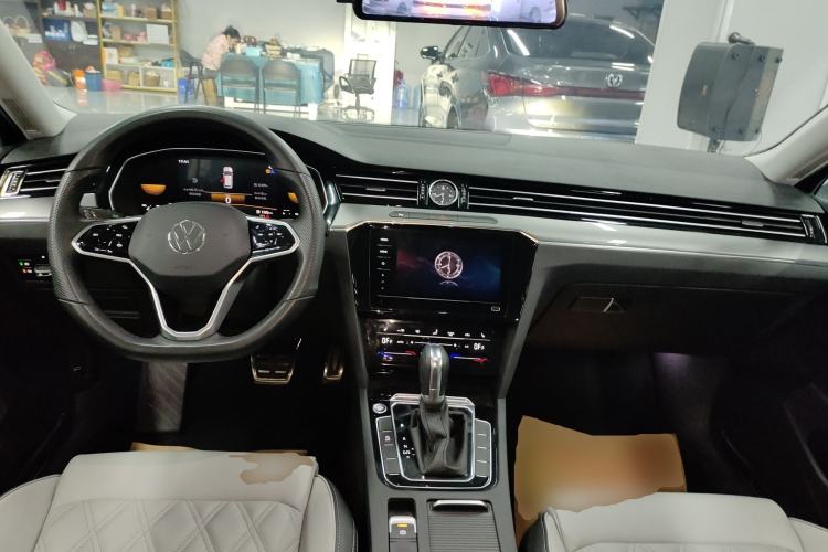 Used Volkswagen Magotan 2023 2 Million Units Limited Edition 330TSI DSG Leading Version
