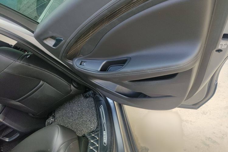 Used Buick Envision 2018 20T Two-Wheel-Drive Elite Model
