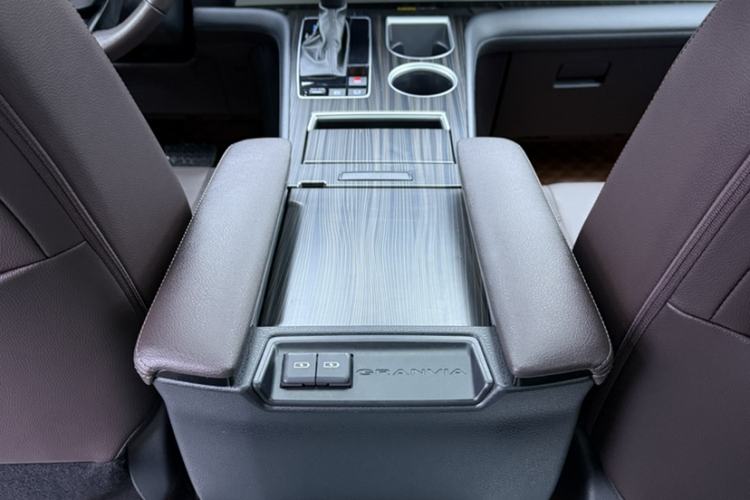 Used Toyota Granvia 2022 2.5L Hybrid Flagship Edition