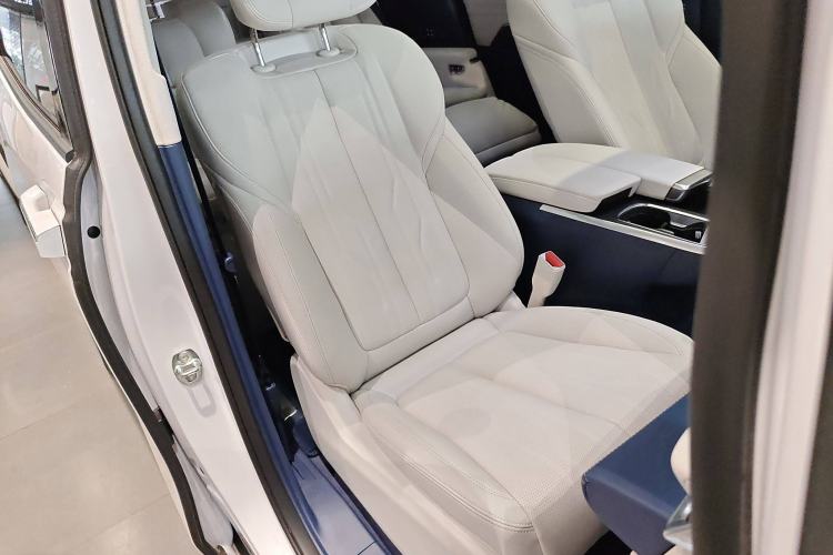 Used Buick Century 2025 2.0T Seven-Seater Yinshi Edition
