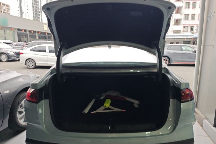 Used BYD Qin L 2025 DM-i Smart Drive 120KM Leading Model
