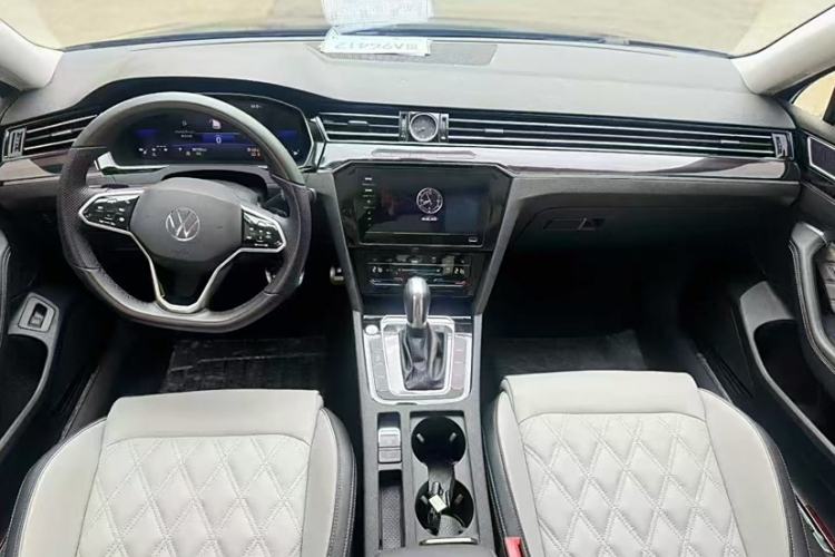 Used Volkswagen Magotan 2023 2 Million Units Limited Edition 330TSI DSG Leading Version
